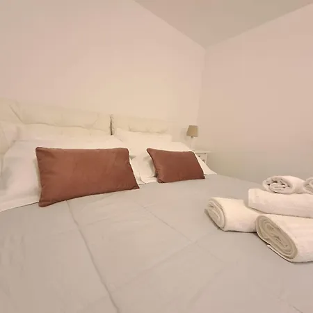 Bed & Breakfast Dimora Vico Storella 4*