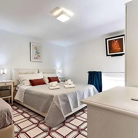Dimora Vico Storella B&B 레체