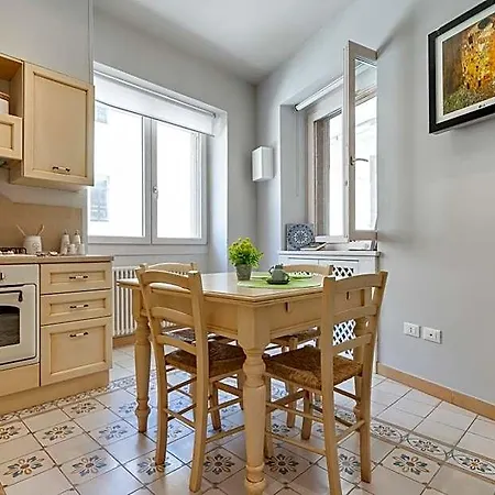 Dimora Vico Storella B&B 레체